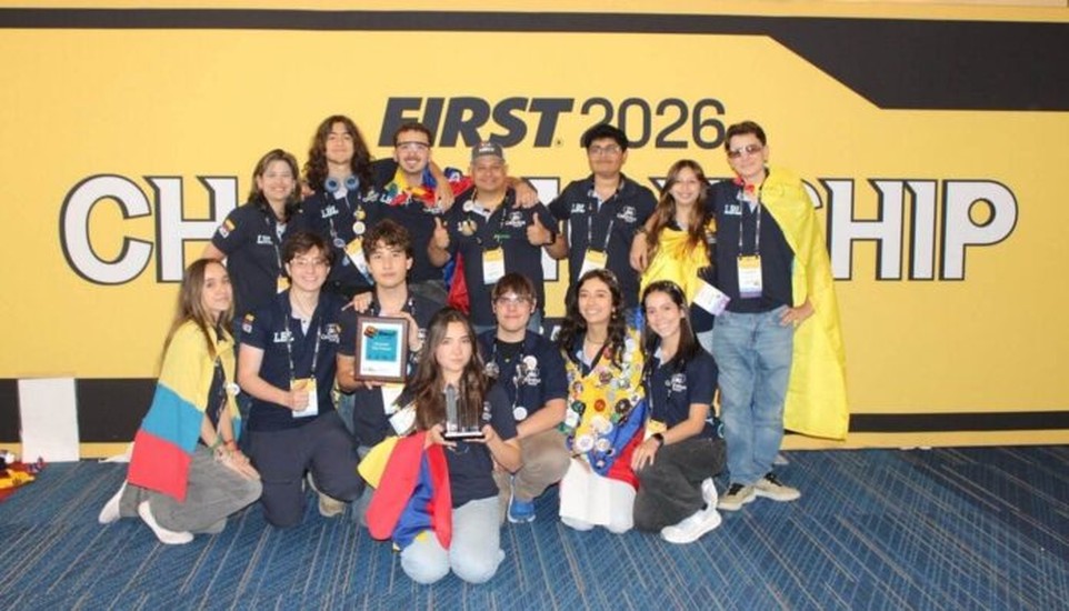 Colombian Students from The Columbus School Secure Engineering Inspiration Award at U.S. Robotics World Championship